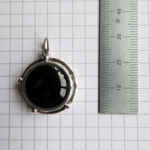 Round 5 Point Pendant Onyx Cabochon in Sterling Silver With Shot Decoration