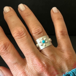 Sterling silver and turquoise stone flower ring