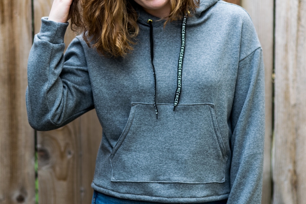 Cropped hoodie with drawstring waist DIY - Adopt Your Clothes
