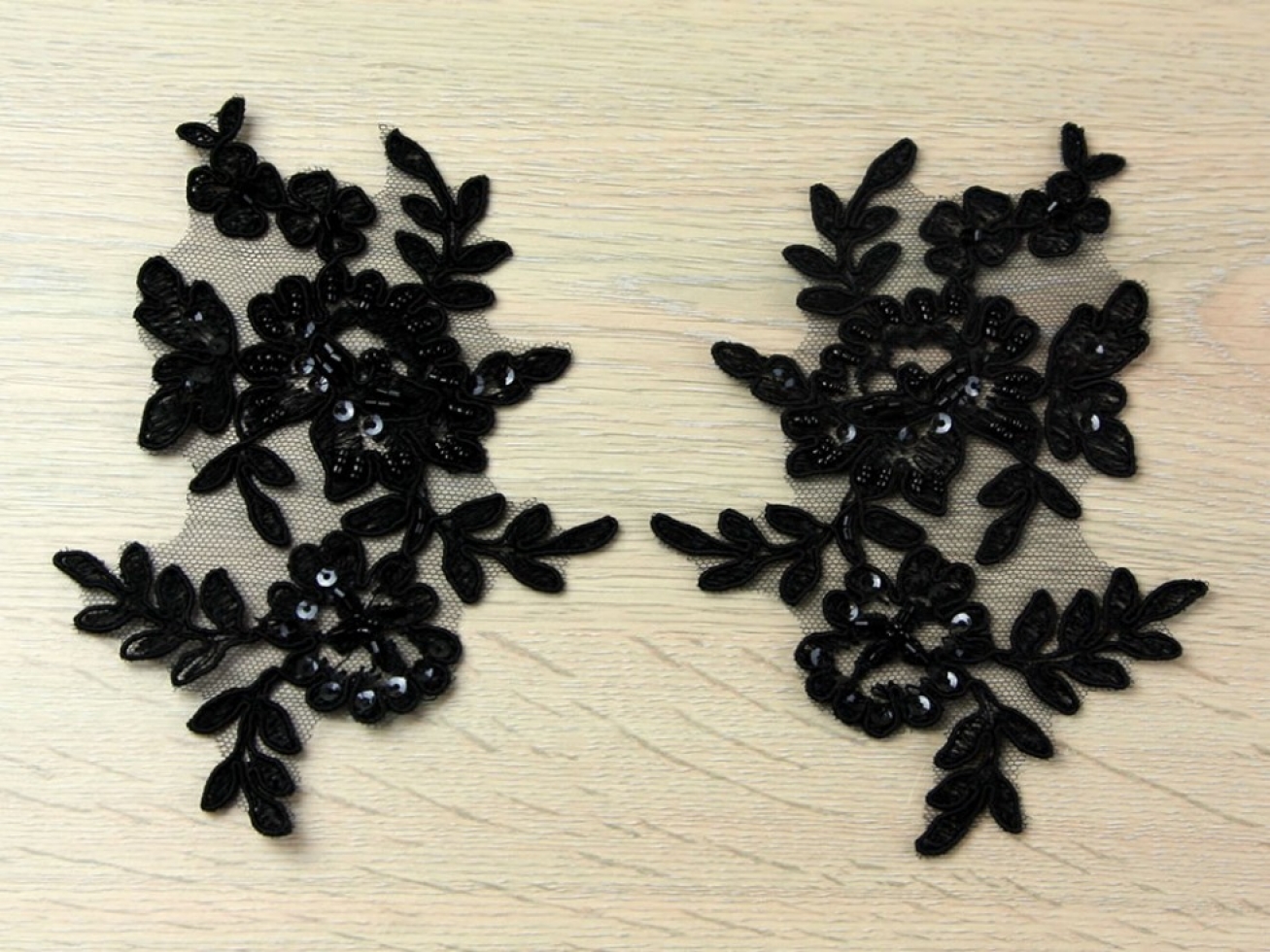 Naomi Appliques Black