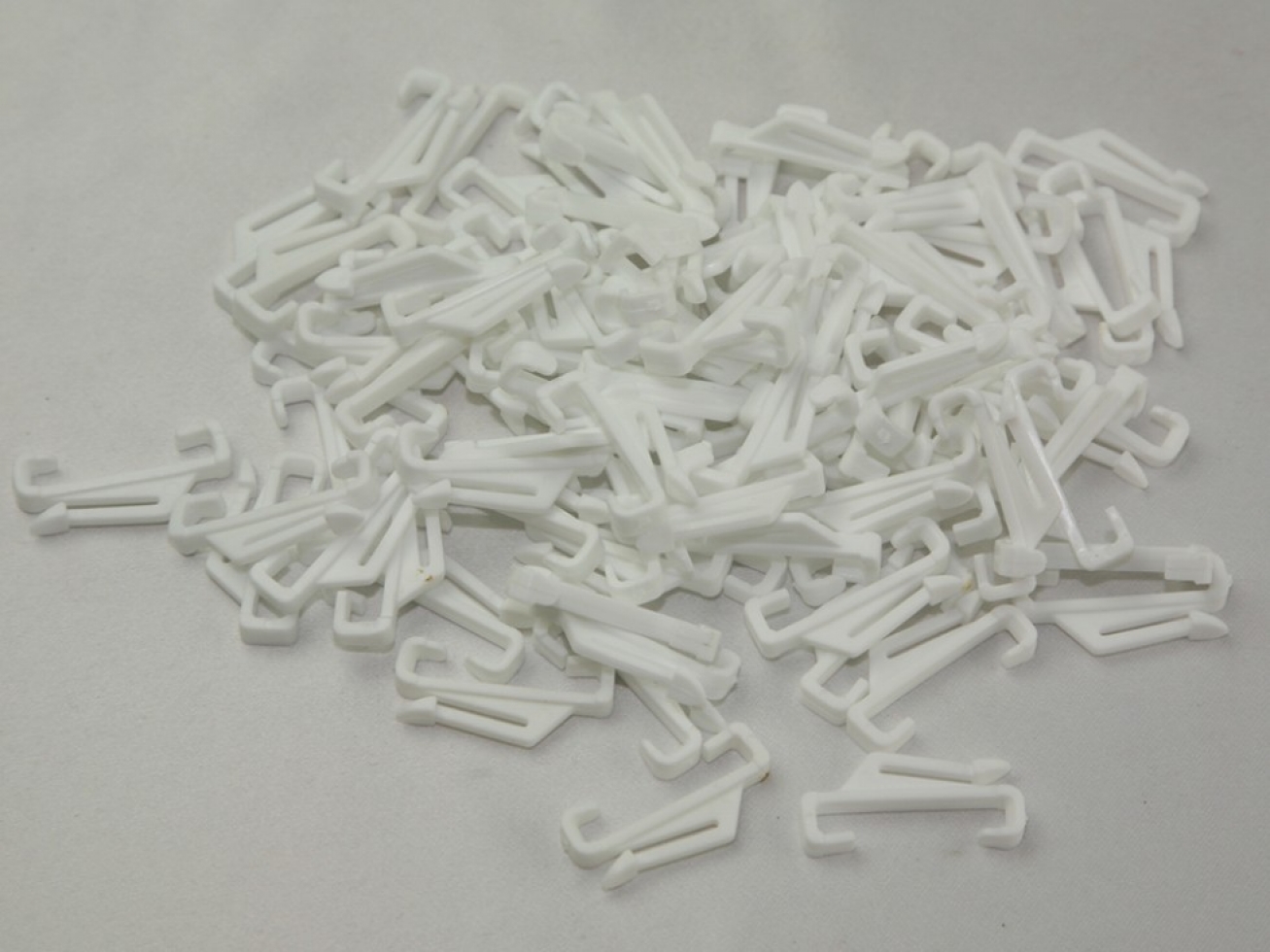 Harrison Curtain Hooks White