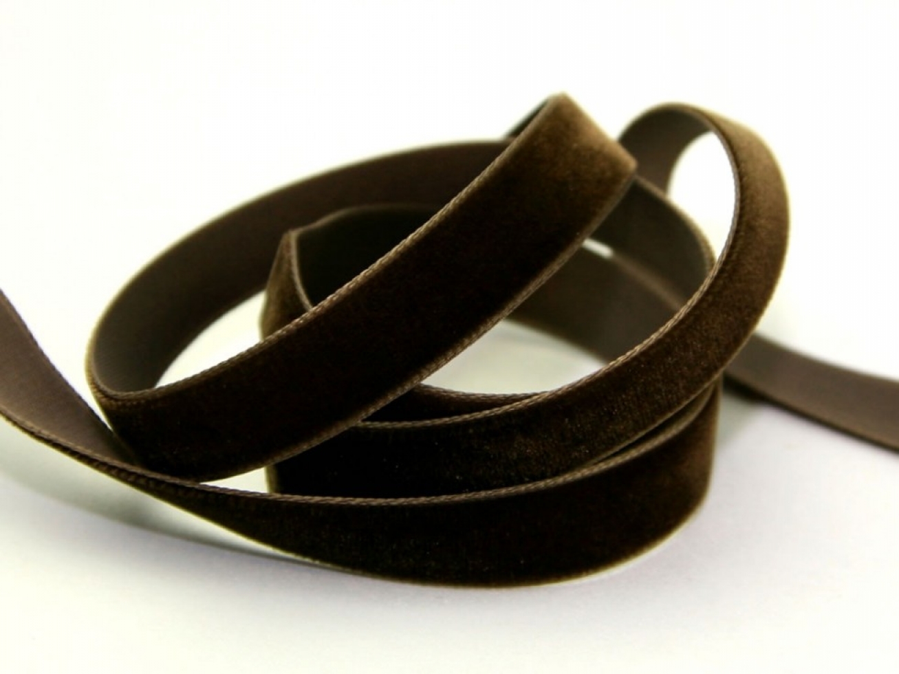 Berisfords Velvet Ribbon Mini Roll 9525 Brown