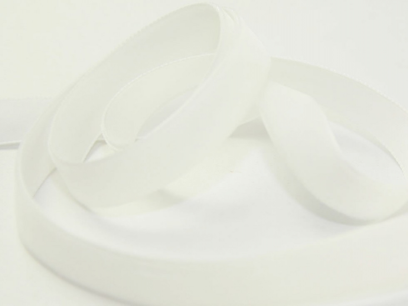 Berisfords Velvet Ribbon Mini Roll 9607 Ecru