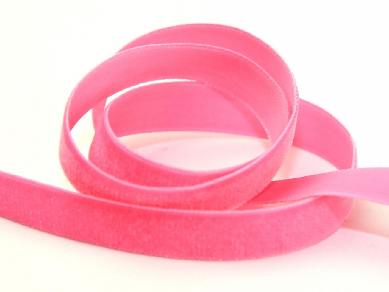 Berisfords Velvet Ribbon Mini Roll 9421 Shocking Pink