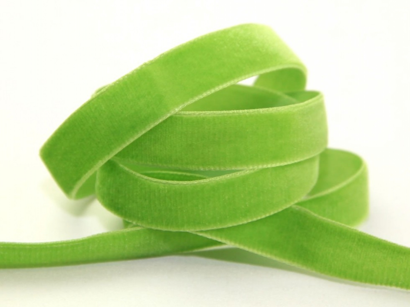 Berisfords Velvet Ribbon Mini Roll 9611 Reseda