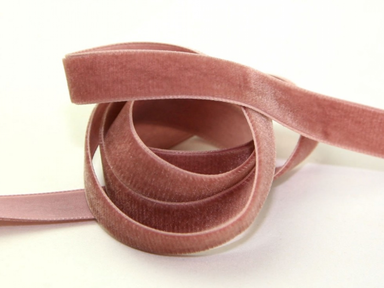 Berisfords Velvet Ribbon Mini Roll 9623 Dusty Rose