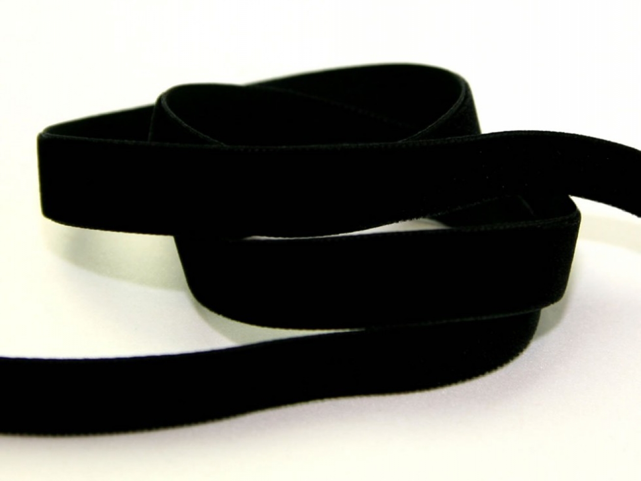 Berisfords Velvet Ribbon Mini Roll 9725 Black