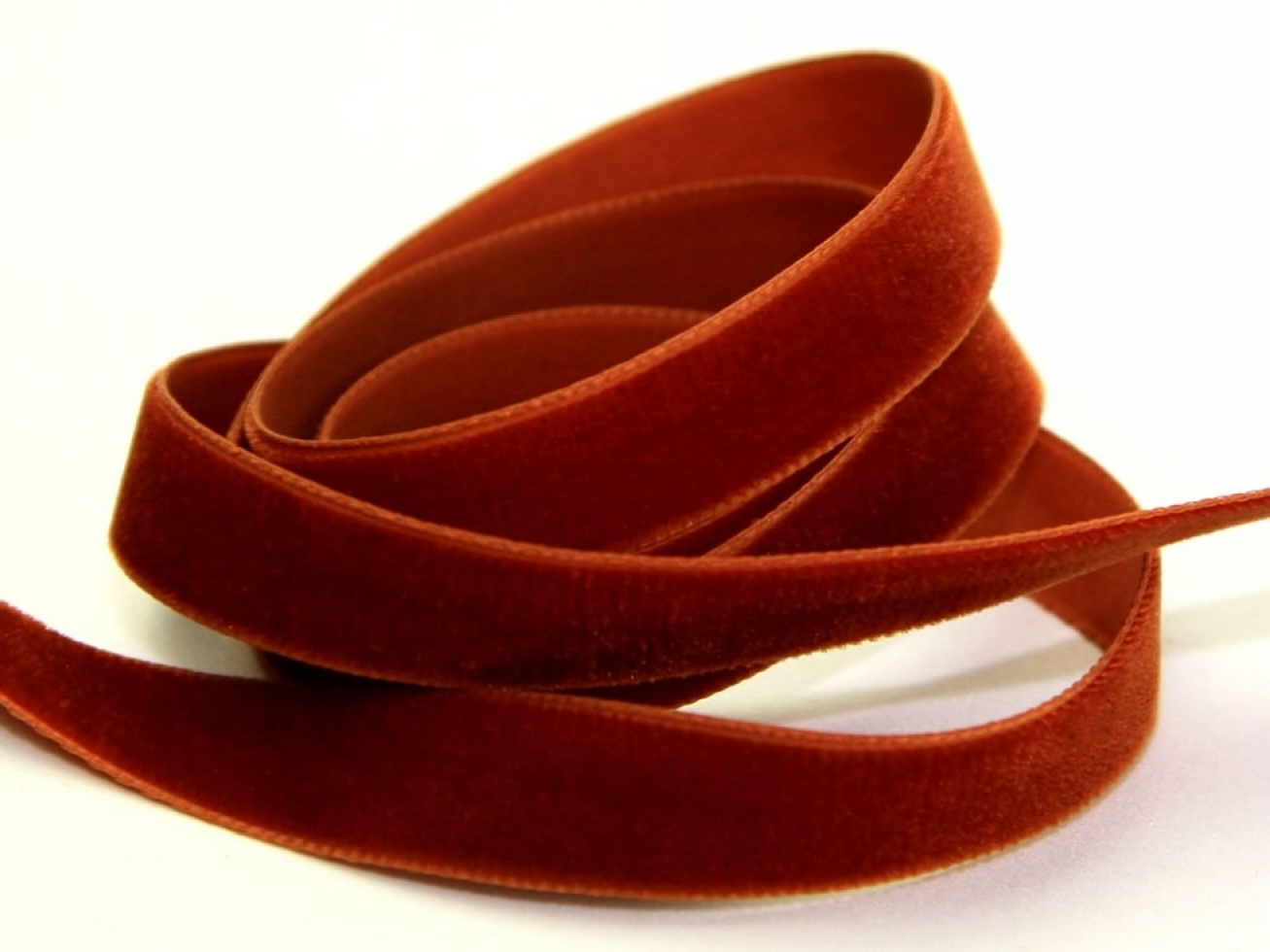 Berisfords Velvet Ribbon Mini Roll 9415 Acajou