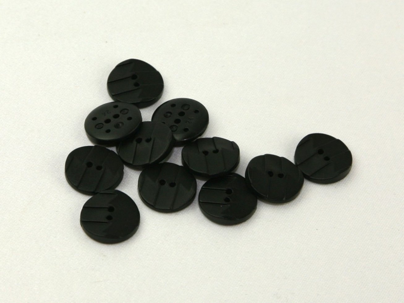 Dill Round Textured Buttons Black
