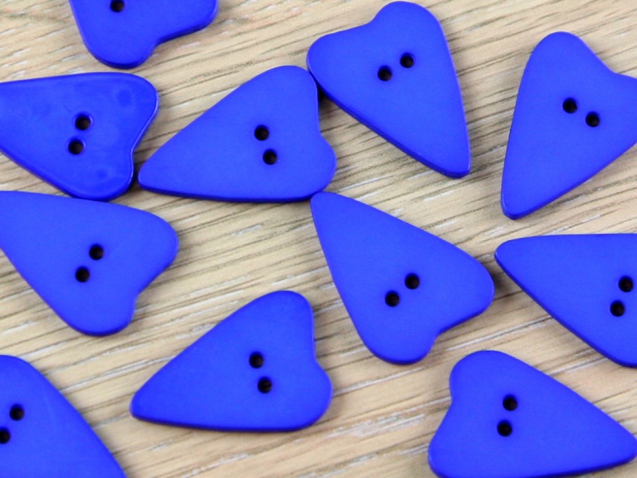 Dill Heart Plastic Buttons Royal Blue