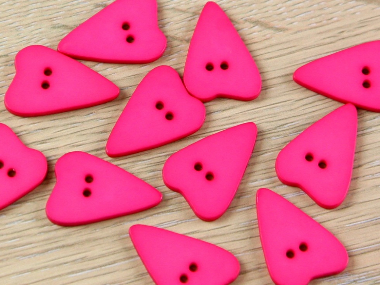Dill Heart Plastic Buttons Cerise Pink