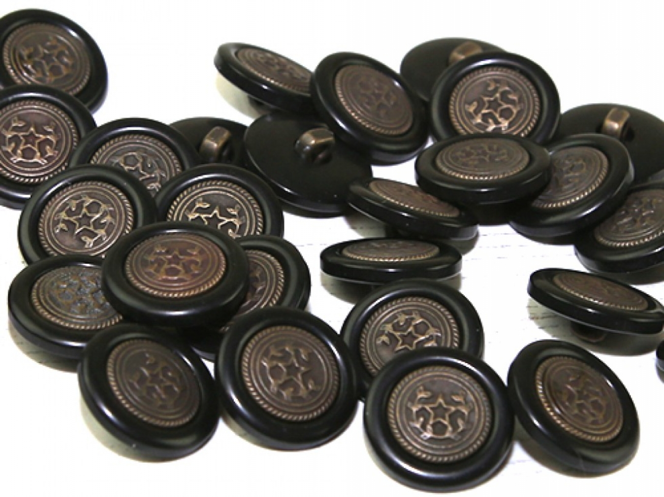 Dill Round Shank Buttons Black