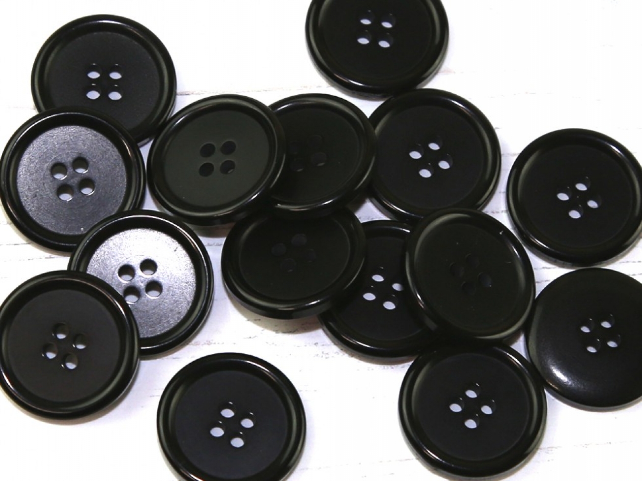Dill Round Plastic Buttons Black