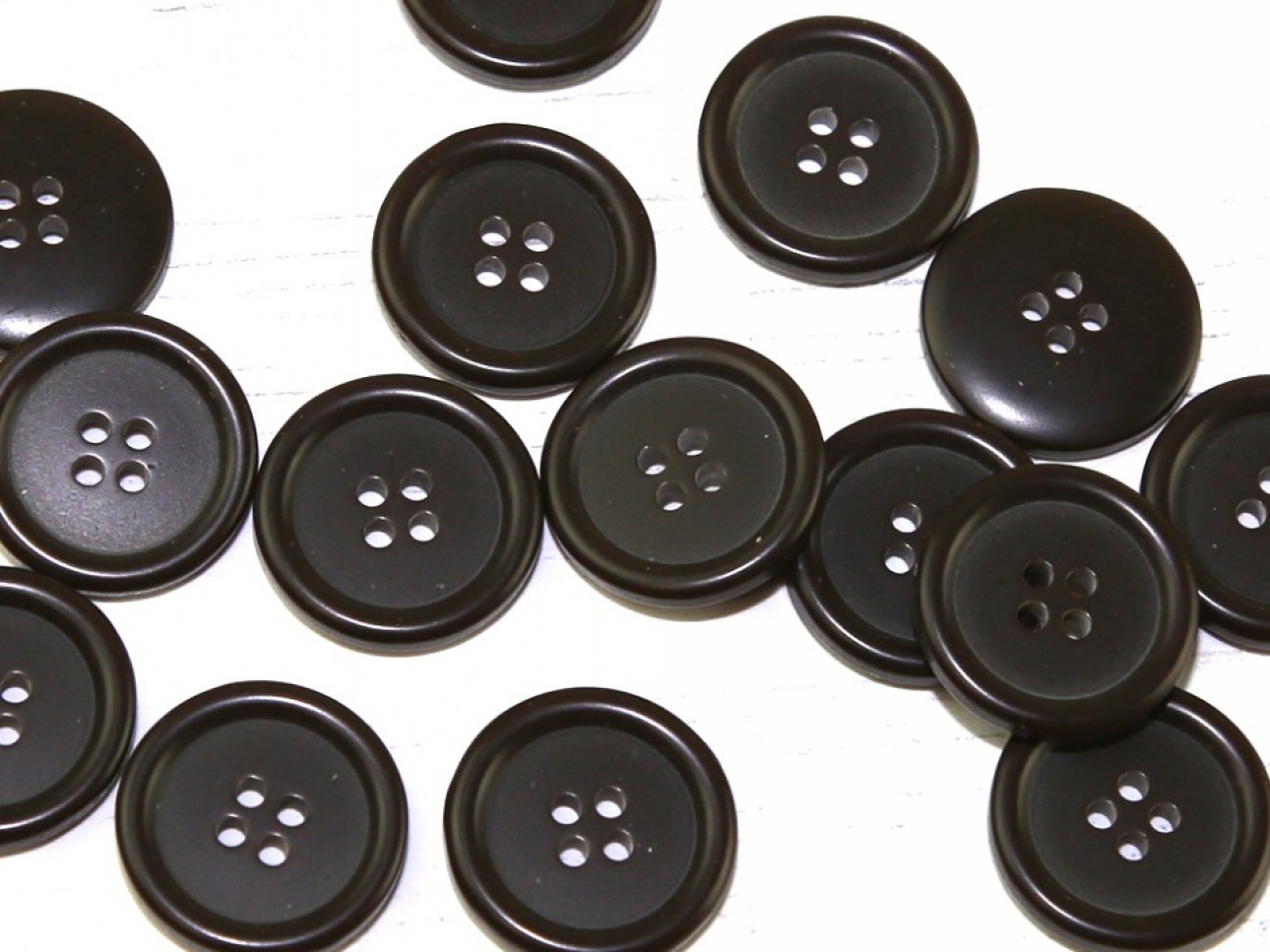 Dill Round Plastic Buttons Brown