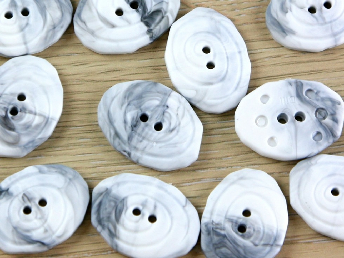 Dill Irregular Buttons White Grey