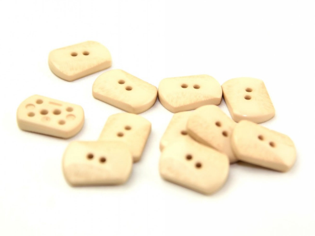 Dill Rectangular Carved Buttons Beige
