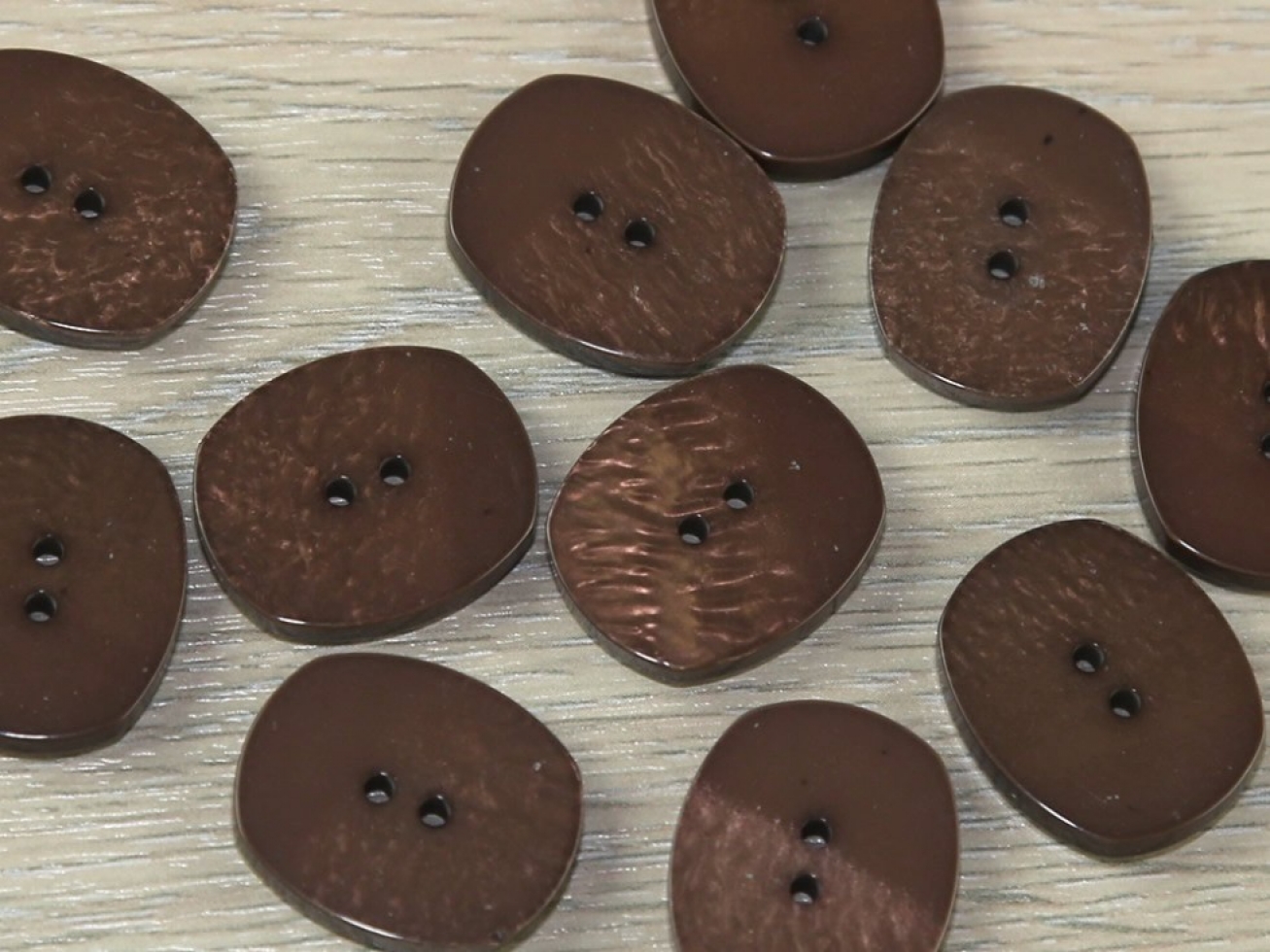 Dill Oval Shimmer Buttons Earth Brown
