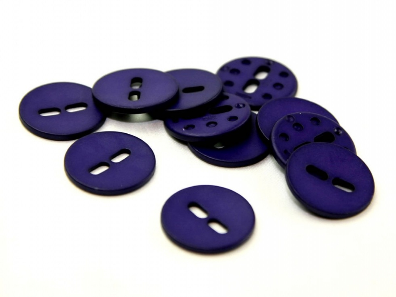 Dill Round Matte Buttons Purple