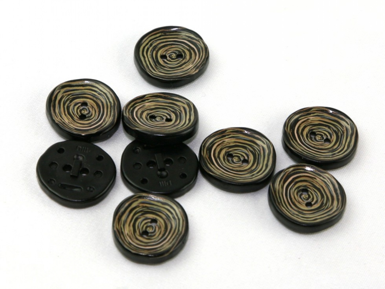 Dill Tree Bark Swirl Buttons Black/Brown