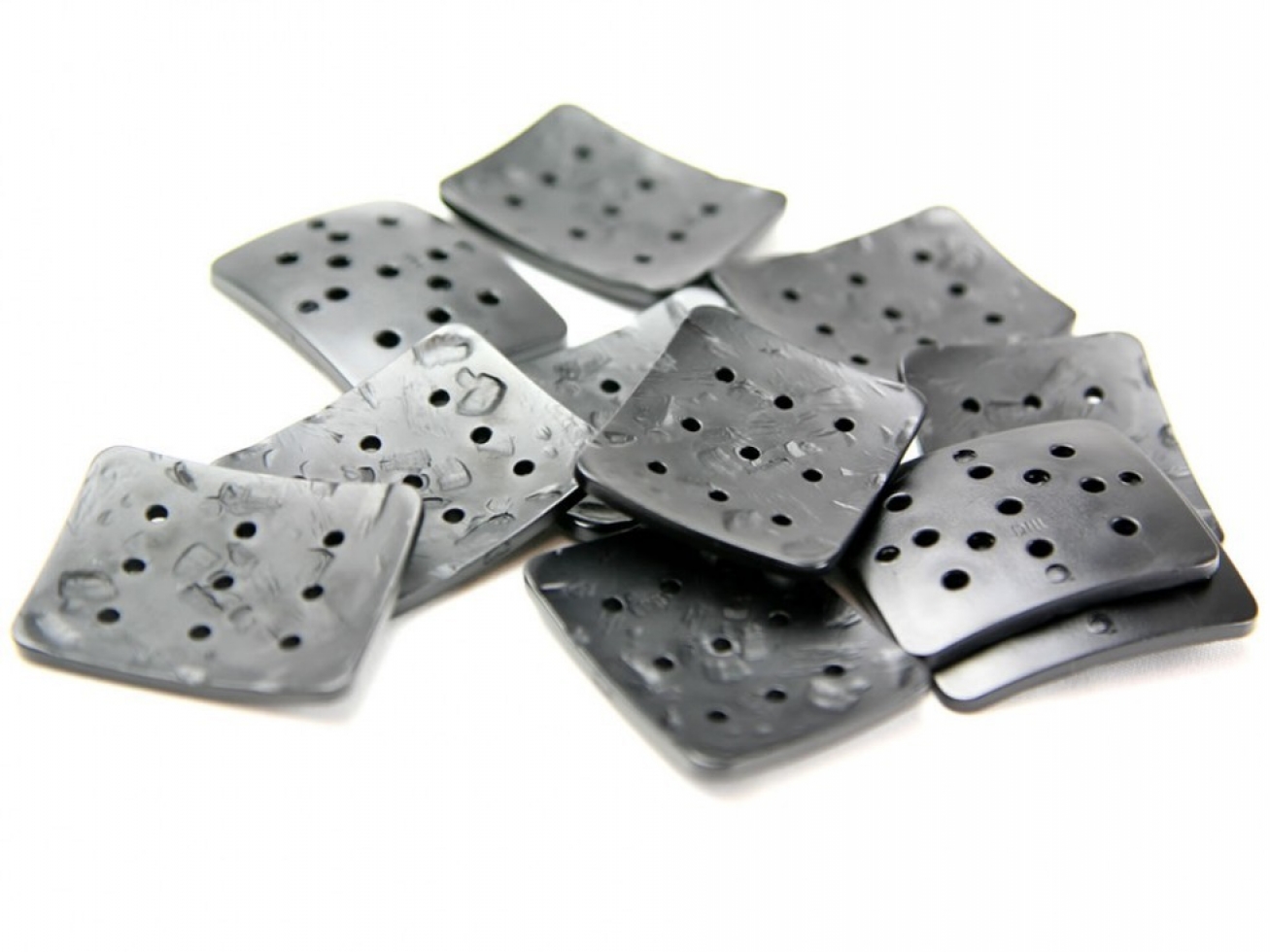 Dill Extra Large Resin Buttons Black