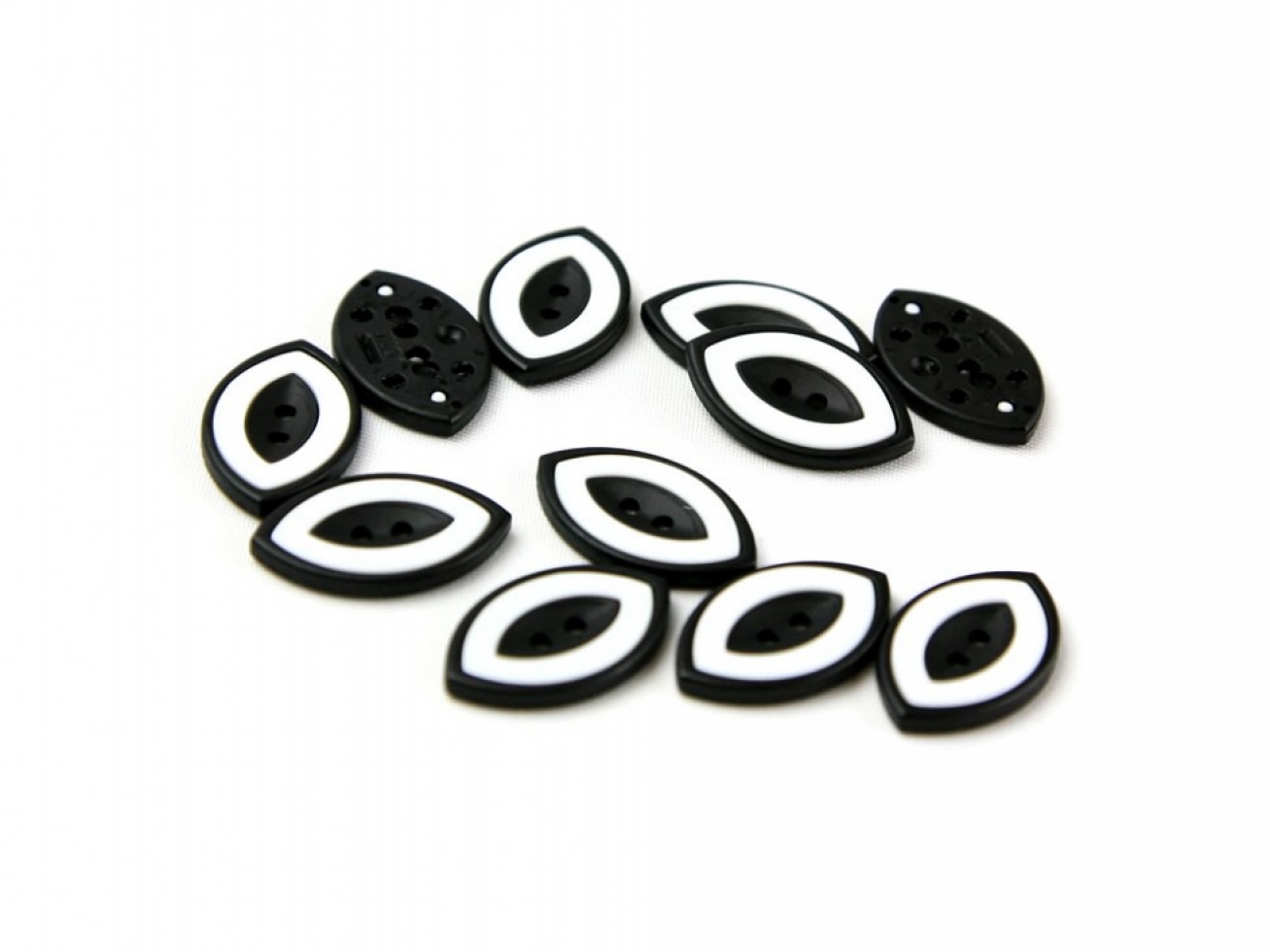 Dill Two Tone Eye Buttons Black