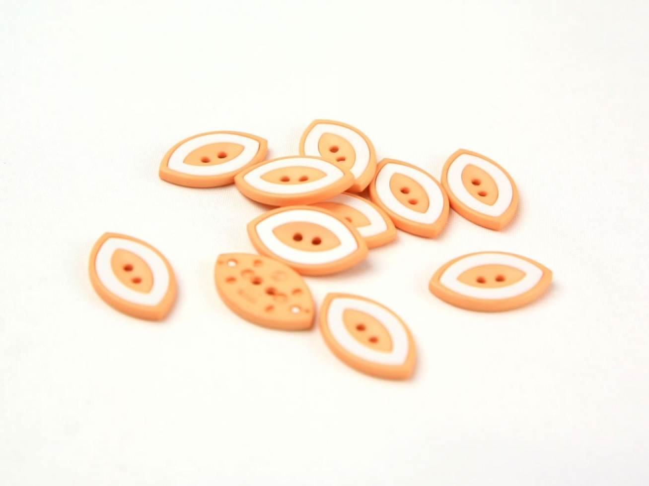 Dill Two Tone Eye Buttons Peach