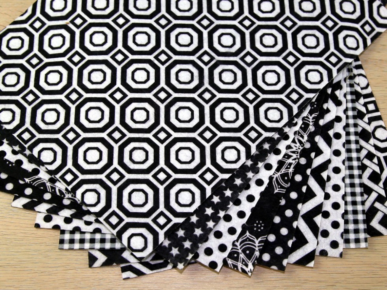 Camelot Fabrics Soft Felt Fabric Black & White