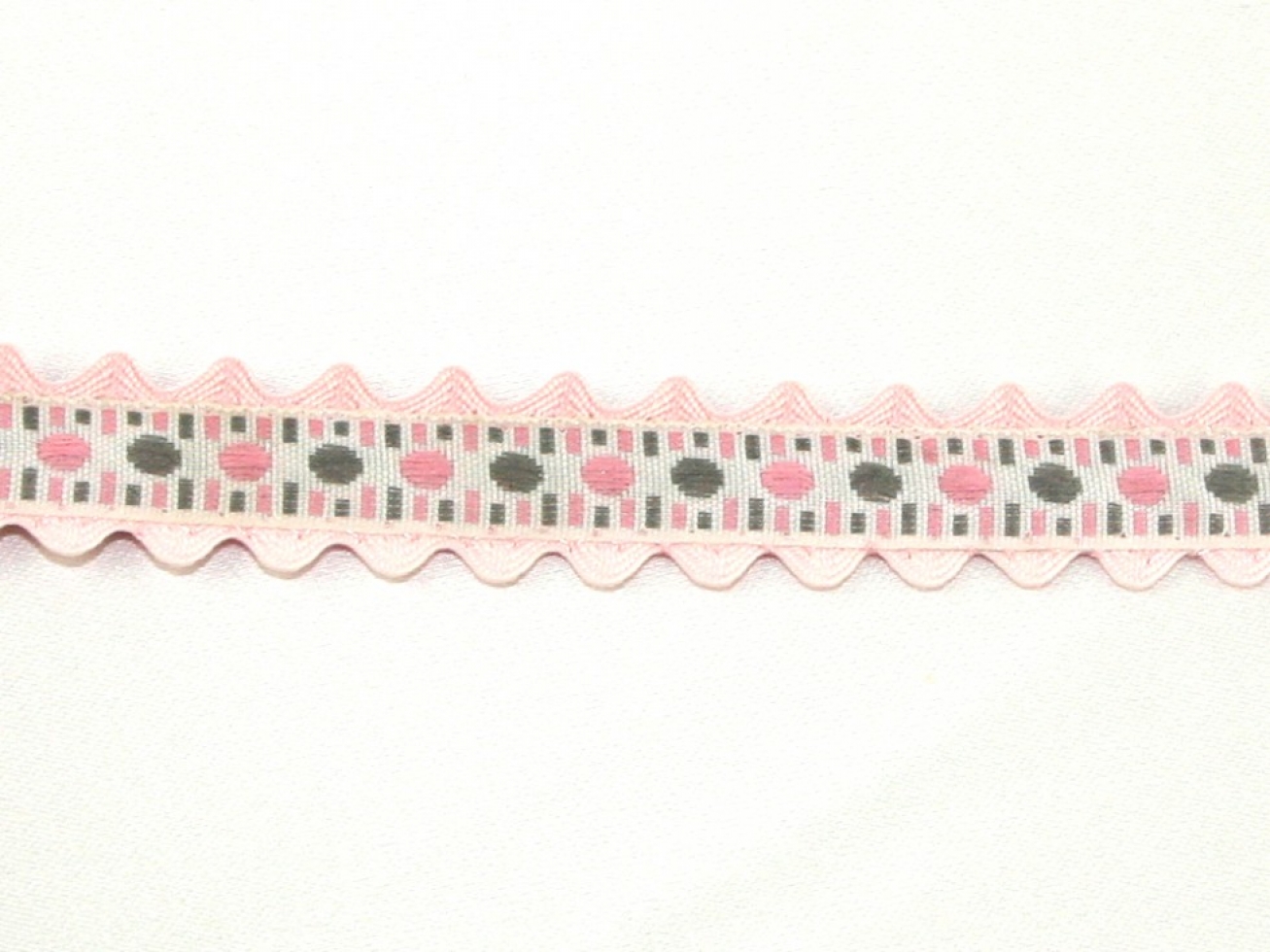 Jacquard Ric Rac Trim Pink