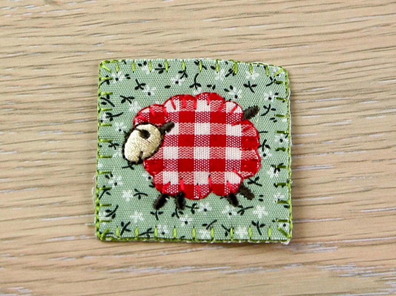 Gingham Sheep Patch Motif Red & Green