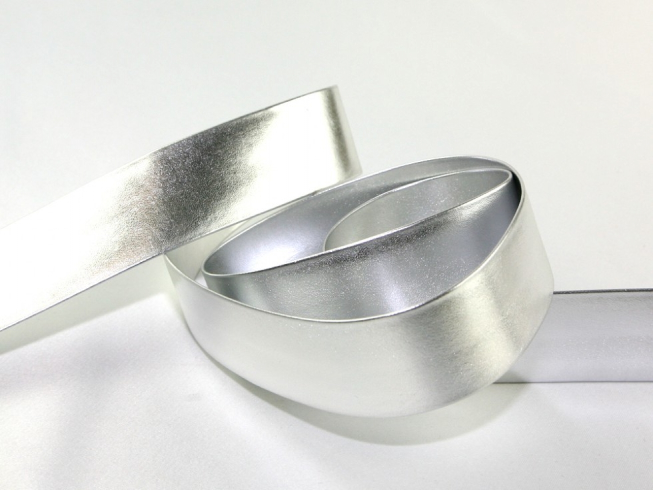 Simplicity Leather Strap Trim Silver