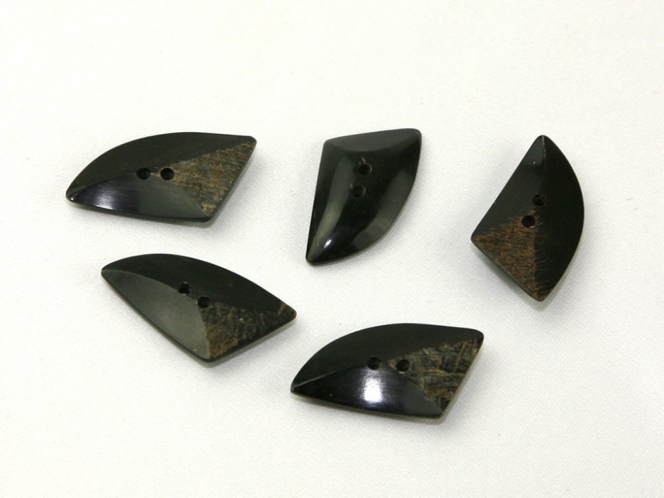 Dill Natural Horn Buttons Brown