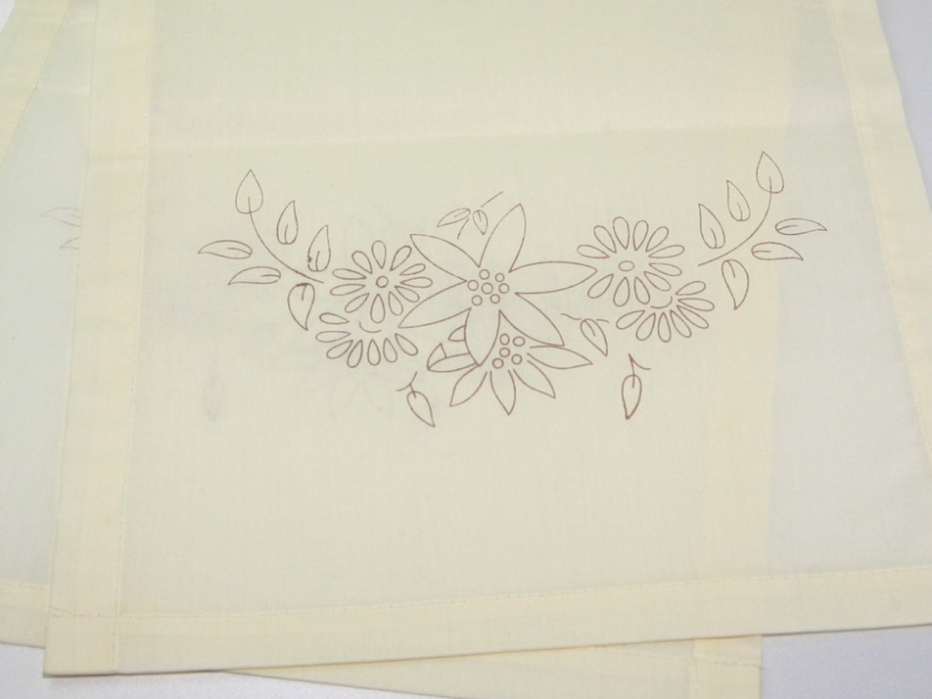 Habico Embroidery Table Runner