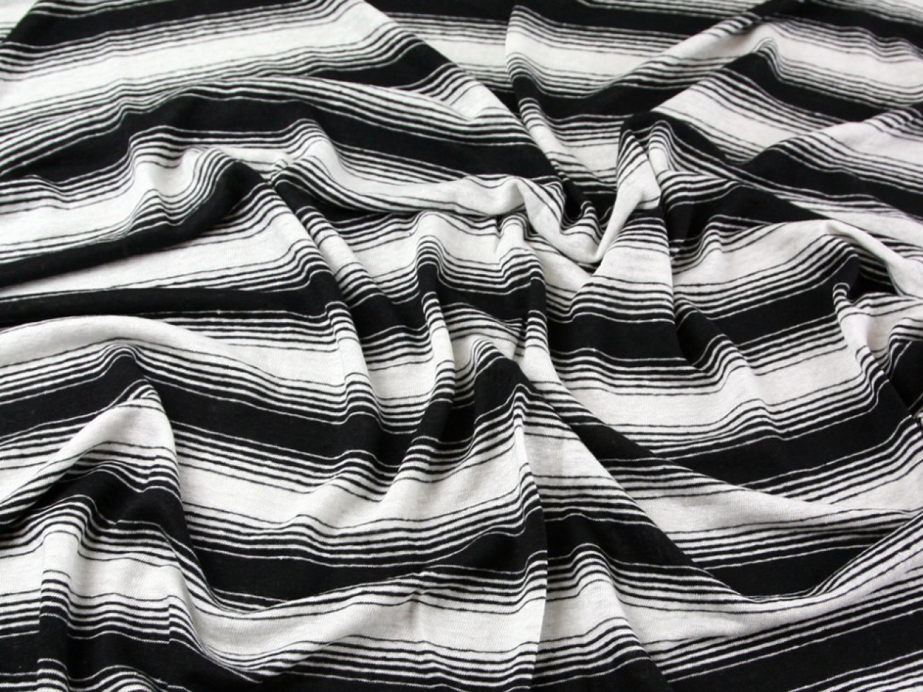 Slub Sweater Knit Stretch Fabric Black & White