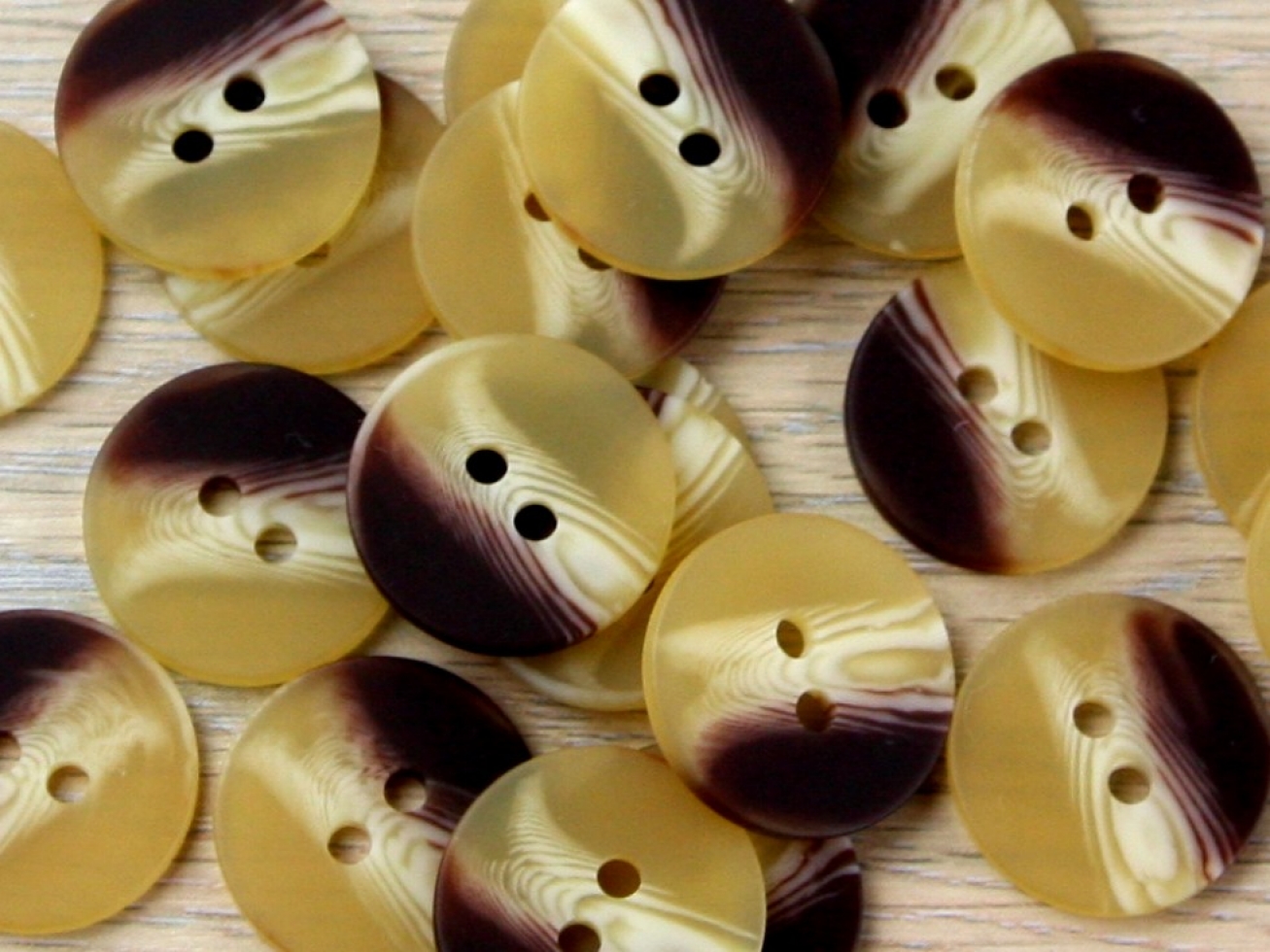 Crendon Round Wood Effect Buttons Beige & Brown